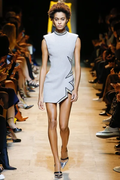 Look 16